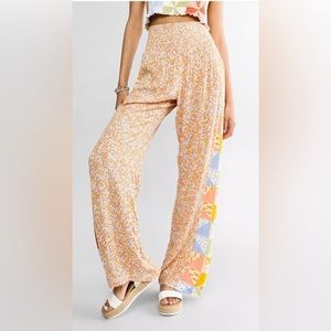 NWT!! Billabong pants, size S